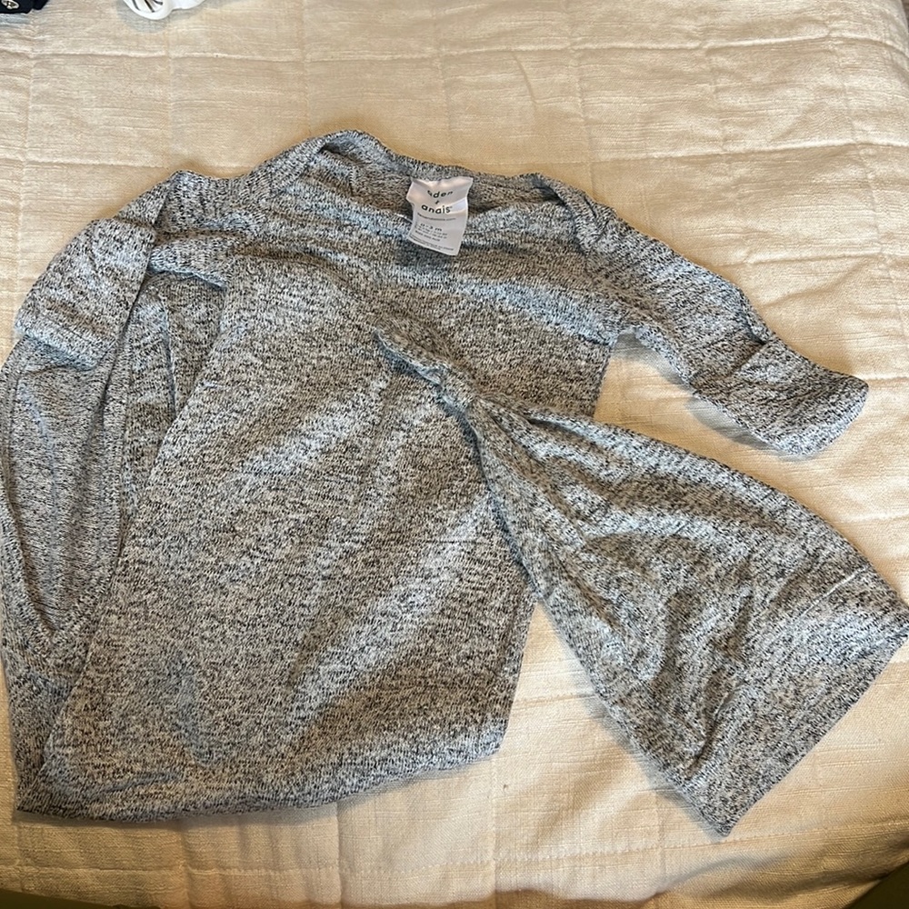 aden and anais knot gown and hat set 0-3mo